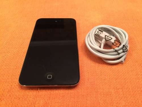 Apple Ipod Touch 8GB Model A1367 (with camera)