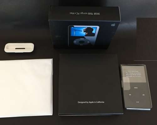 Apple iPod Classic - Black - 5th Generation - 30GB - Holds 7500+ songs - With Box and R1500 extras