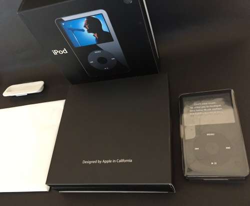 Apple iPod Classic - Black - 5th Generation - 30GB - Holds 7500+ songs - With Box and R1500 extras