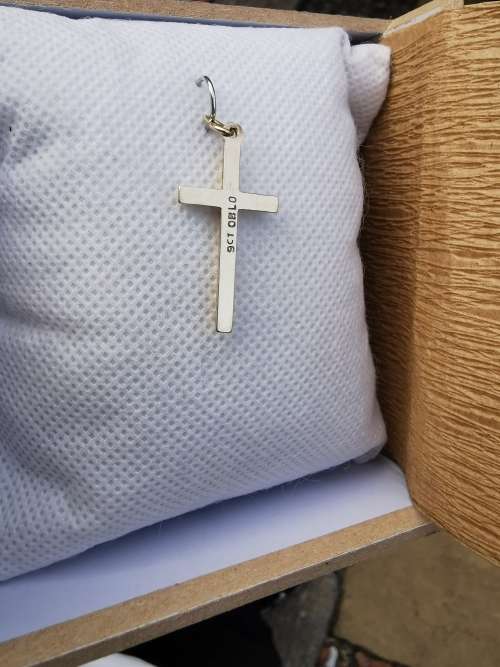 9ct Gold Cross pendant 1.9g