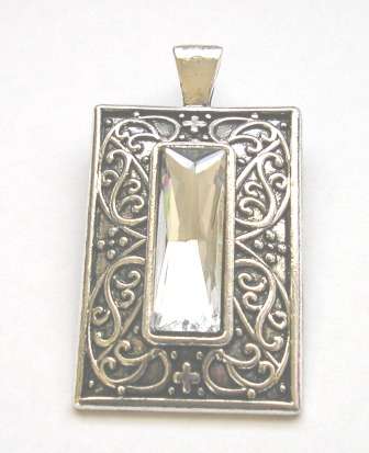 *** NEW *** Stunning detachable pendant