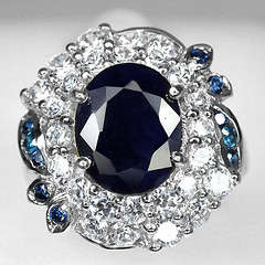 *** STUNNING *** Sapphire ring