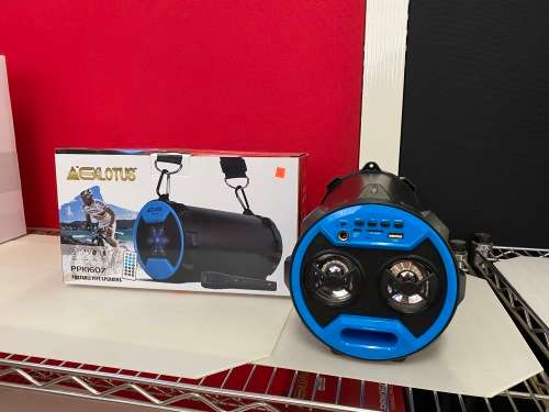 (DEMO UNIT)  Pipe Speaker w/Strap and Includes X1 Wired Mic (12W Output)