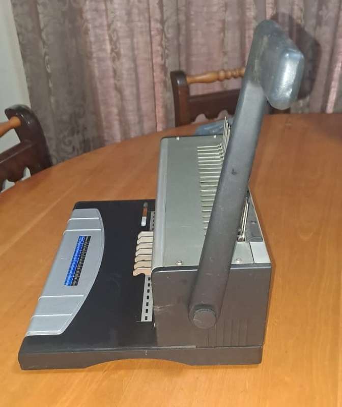 Ring Binder Plastic Comb CB-1410B