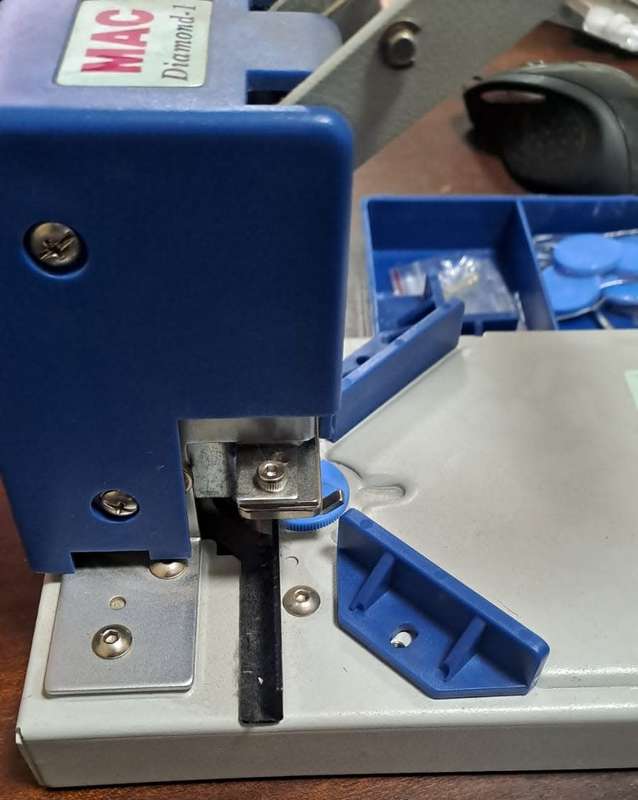 Bindquip Thumb Cut Punch & Corner Rounder Calendar Punch