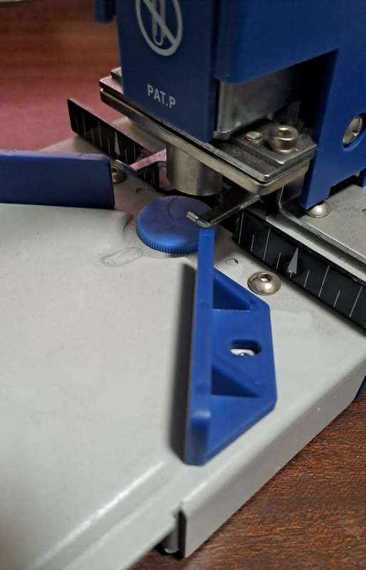 Bindquip Thumb Cut Punch & Corner Rounder Calendar Punch