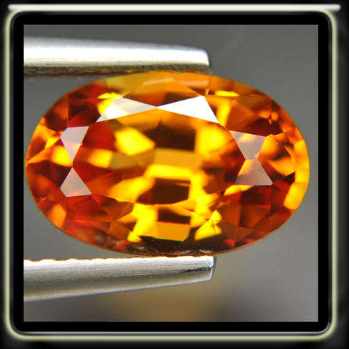 4.55CT MANDARIN ORANGE SAPPHIRE [VVS1] A LUSTEROUS ELONGATED OVAL GEMSTONE