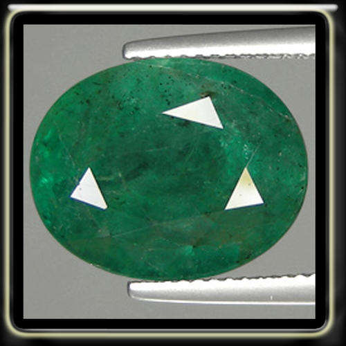 Stunning 0.83ct Lovely Medium Green Oval Natural Emerald from Columbia.