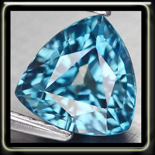 2.75CT LIVELY BLUEISH GREEN SAPPHIRE PERFECTLY CALIBRATED IN A TRILLIANT GEMSTONE