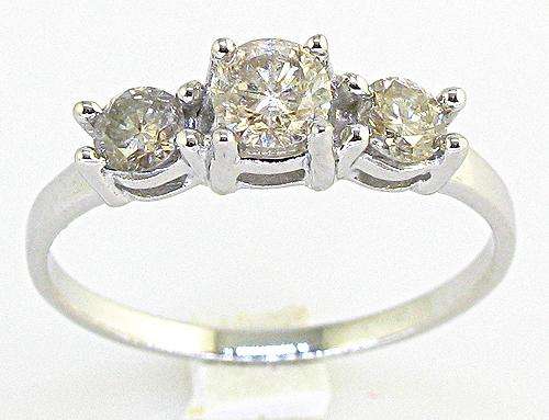 R52800 - STUNNING .75C DIAMOND GOLD 3 THREE STONE WEDDING RING BAND