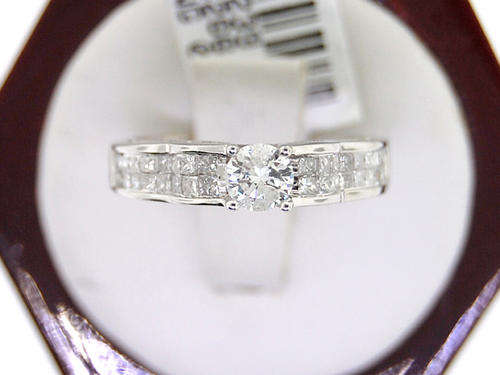 R65250 - 1.00CT PRINCESS CUT DIAMOND ENGAGEMENT RING