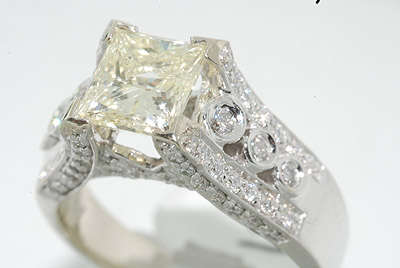 R260000 2.10CT PRINCESS CUT DIAMOND ENGAGEMENT RING