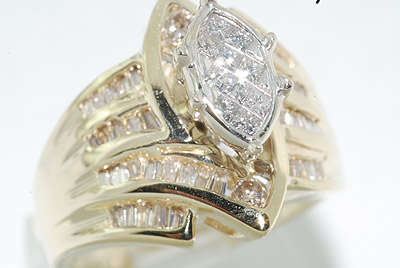R64811 EXQUISITE -1.01CT INVISIBLE SET PRINCESS CUT DIAMOND RING