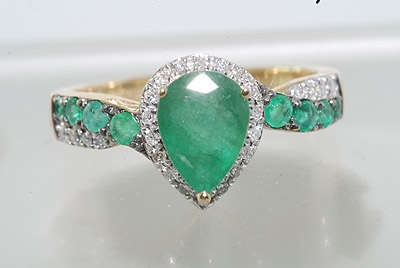 R48655 - STUNNING 2.58CT EMERALD & DIAMOND CLUSTER RING