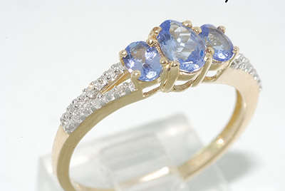R34751 - 1.11CT TANZANITE & DIAMOND RING