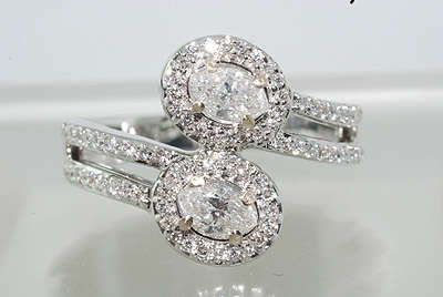 R60000 .96CT MARQUISE & ROUND CUT DIAMOND RING 18K