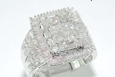 R80000 OUT OF THIS WORLD - 3.19CT FINE DIAMOND CLUSTER RING