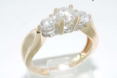 R70000  ELEGANT  .90CT 3 STONE ROUND CUT DIAMOND ENGAGEMENT RING