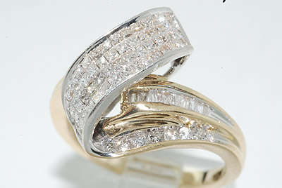 R68000 - EXQUISITE 1.17CT PRINCESS,BAGUETTE & ROUND CUT DIAMOND RING