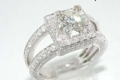 R220000 EXQUISITE 2.82CT ROUND CUT DIAMOND ENGAGEMENT RING