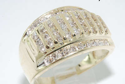 R46000 DAZZLING .63CT ROUND CUT MEN'S DIAMOND WEDDING BAND