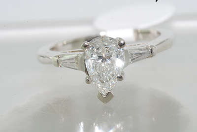 R120000 DAZZLING 1.00CT 3 STONE PEAR CUT DIAMOND ENGAGEMENT RING