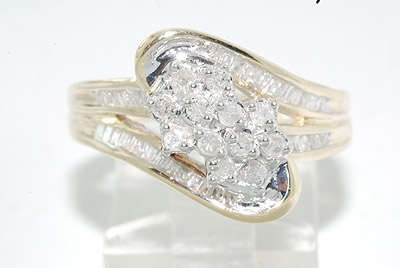 R61000 - DAZZLING .76CT BAGUETTE & ROUND CUT CLUSTER DIAMOND RING
