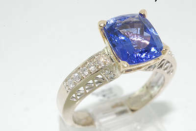 R100000 AMAZING 3.38CT "AAA" TANZANITE & DIAMOND RING VS
