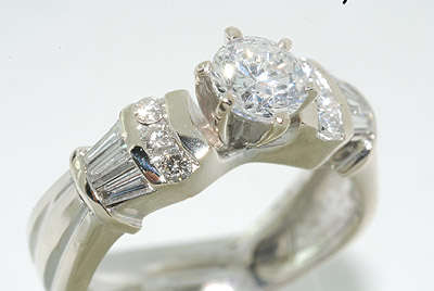 R100000 1.00CT 13 STONE DIAMOND ENGAGEMENT RING