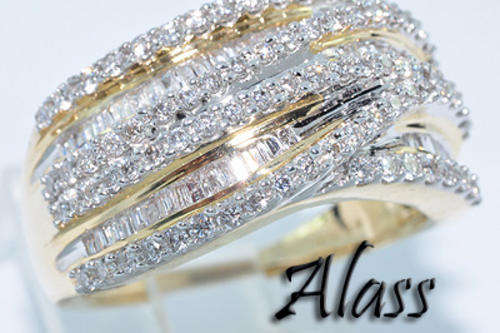 OUTSTANDING 1.30CT BAGUETTE & ROUND CUT DIAMOND WEDDING BAND
