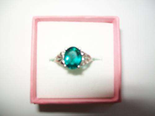 ***PRETTY*** solid sterling silver and emerald ring