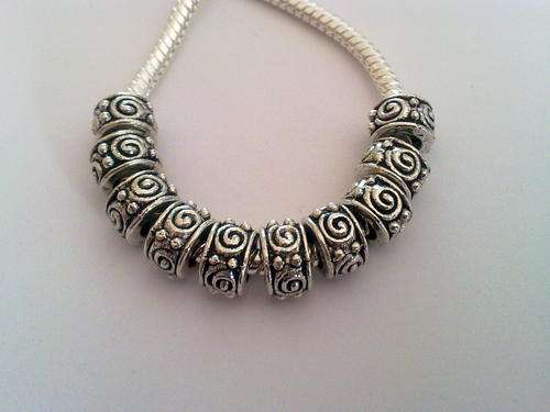 ***PRETTY*** pack of 10 tibetan silver pardora spacer beads