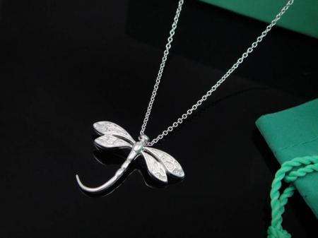 ***PRETTY*** 45cm sterling silver chain with stunning dragonfly pendant