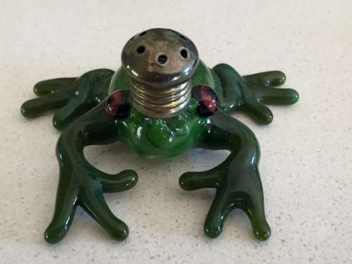 Hand blown glass frog salt cellar