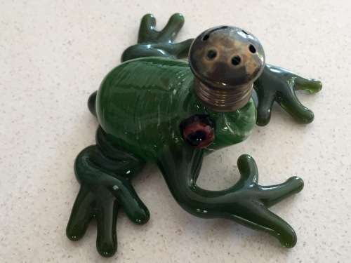 Hand blown glass frog salt cellar