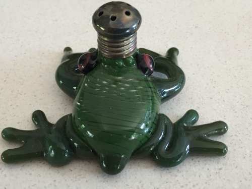 Hand blown glass frog salt cellar