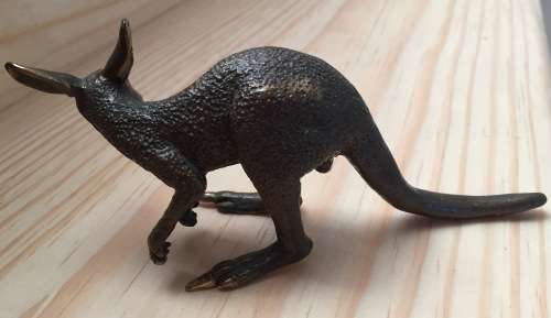 BRONZE KANGEROO FIGURINE DESIGNED AND SIGNED BY S.A. ARTIST PETE SMIT