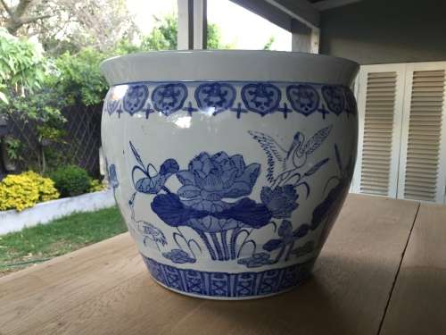 Large Oriental blue and white planter