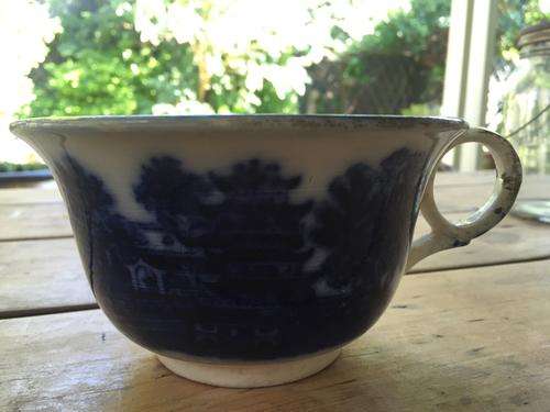 Blue flow willow pattern plate and soup cup