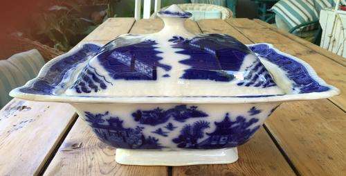 Pountney mandarin pattern serving dish and lid