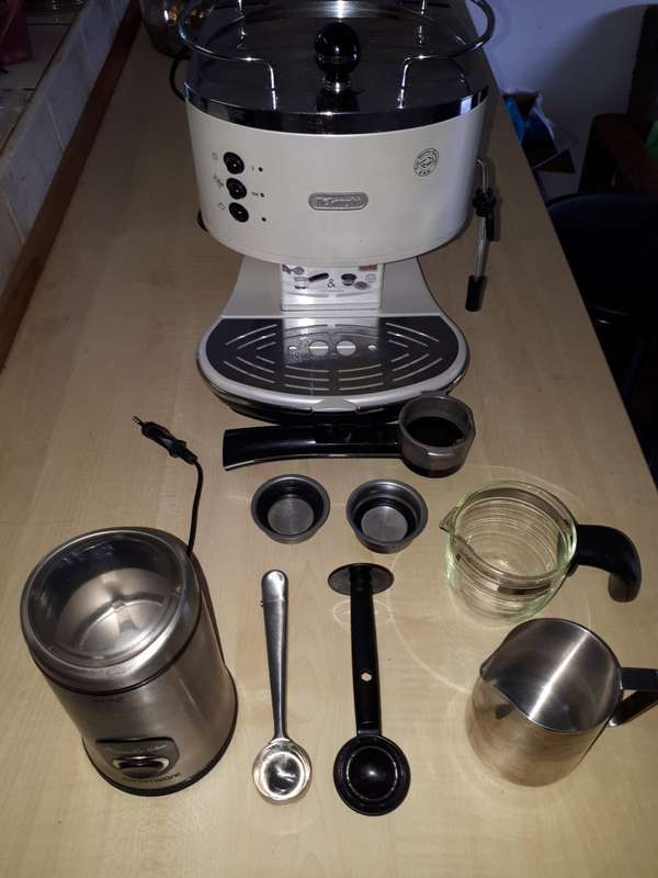 Delonghi pump espresso machine and accessories