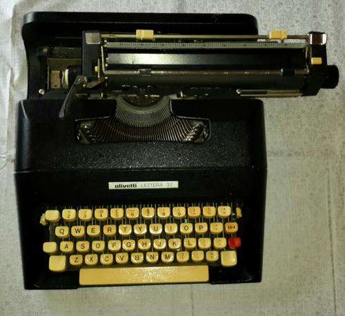 Ollivetti LETTERA 37 Typewriter