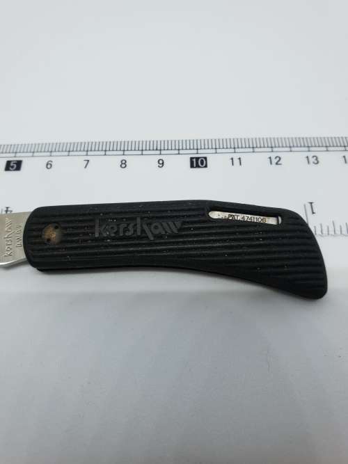 Collection of 5 pocket knives ( Opinel x 2, Victorinox x 2, Kershaw x 1)