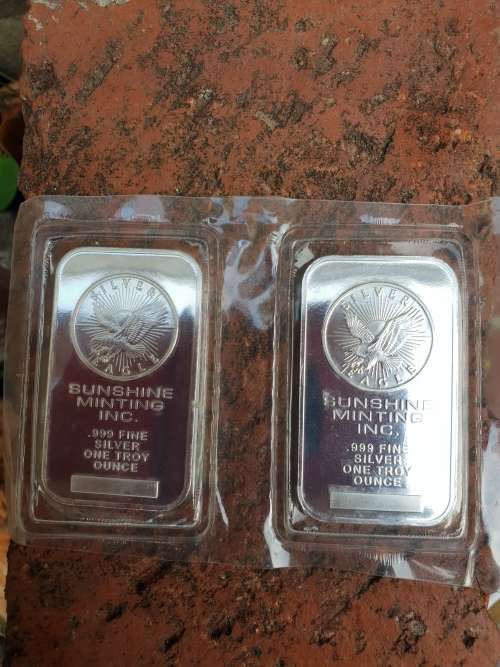 1oz Sunshine Mint Silver Bars! 1 bid takes both 999 Sillver!