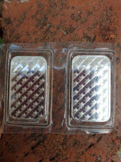 1oz Sunshine Mint Silver Bars! 1 bid takes both 999 Sillver!