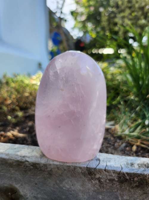 Rose quartz standing free form