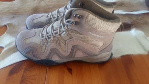 BRAND NEW POWERLAND HIKING BOOTS SIZE 12
