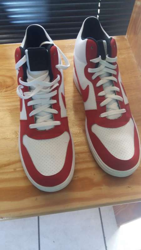 ORIGINAL NIKE MEN COURT SHOES SIZE 12