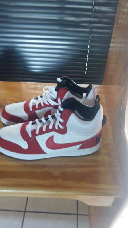 ORIGINAL NIKE MEN COURT SHOES SIZE 12