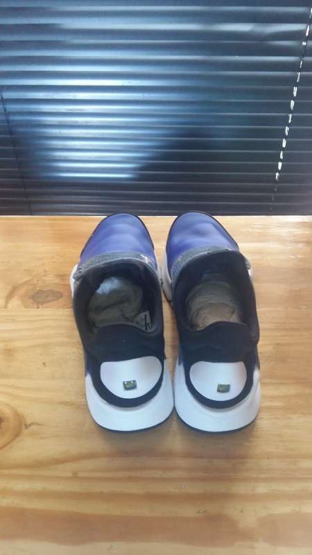 AUTHENTIC ORIGINAL SIZE 11 NIKE TEKKIES